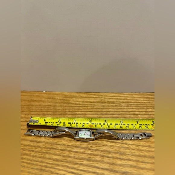 Vintage Fossil Silver Women's Watch with hologram type watch face - Picture 6 of 6